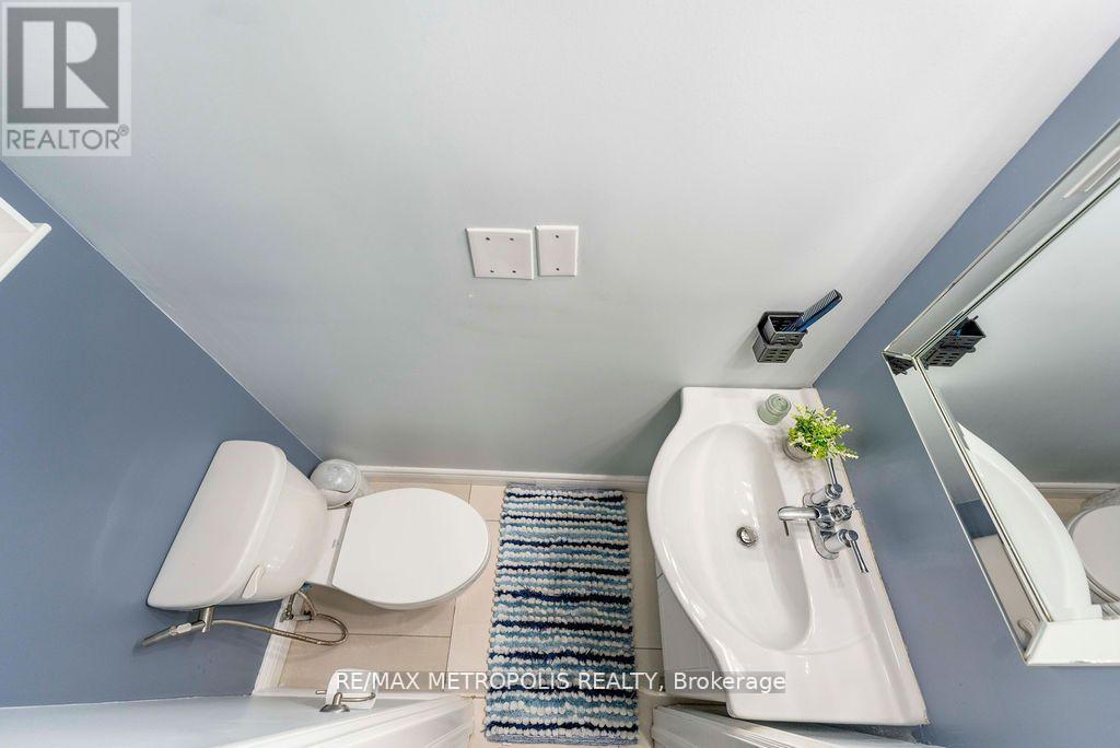 42 Gulliver Crescent, Brampton, Ontario  L6S 1S9 - Photo 10 - W13111742