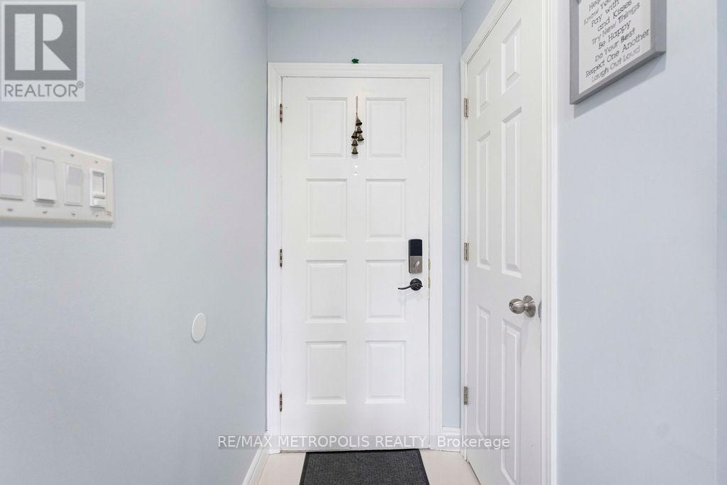42 Gulliver Crescent, Brampton, Ontario  L6S 1S9 - Photo 3 - W13111742