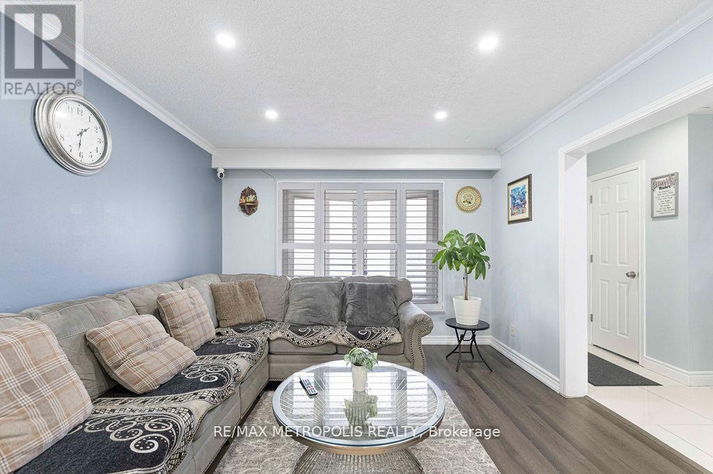 42 Gulliver Crescent, Brampton, Ontario  L6S 1S9 - Photo 6 - W13111742