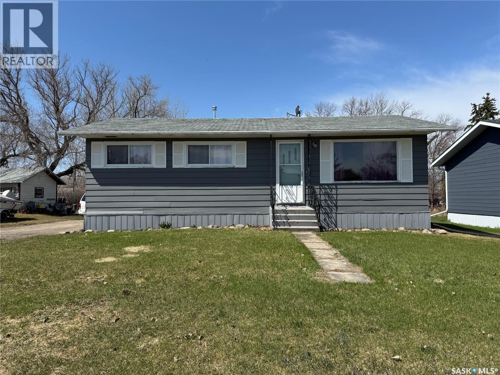 312 5th Street W, Wynyard, Saskatchewan  S0A 4T0 - Photo 1 - SK030039