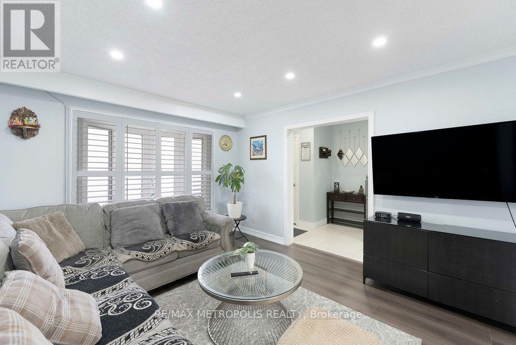 42 Gulliver Crescent, Brampton, Ontario  L6S 1S9 - Photo 7 - W13111742