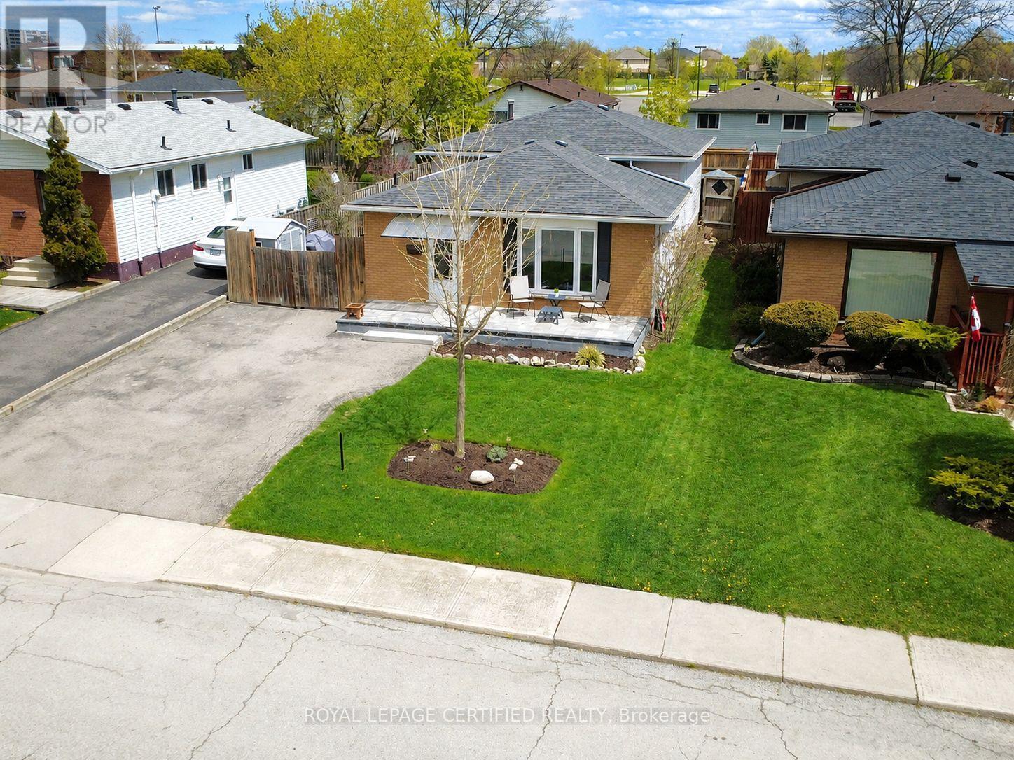 27 Lambert Street, Hamilton, Ontario  L8V 4N6 - Photo 3 - X13065874