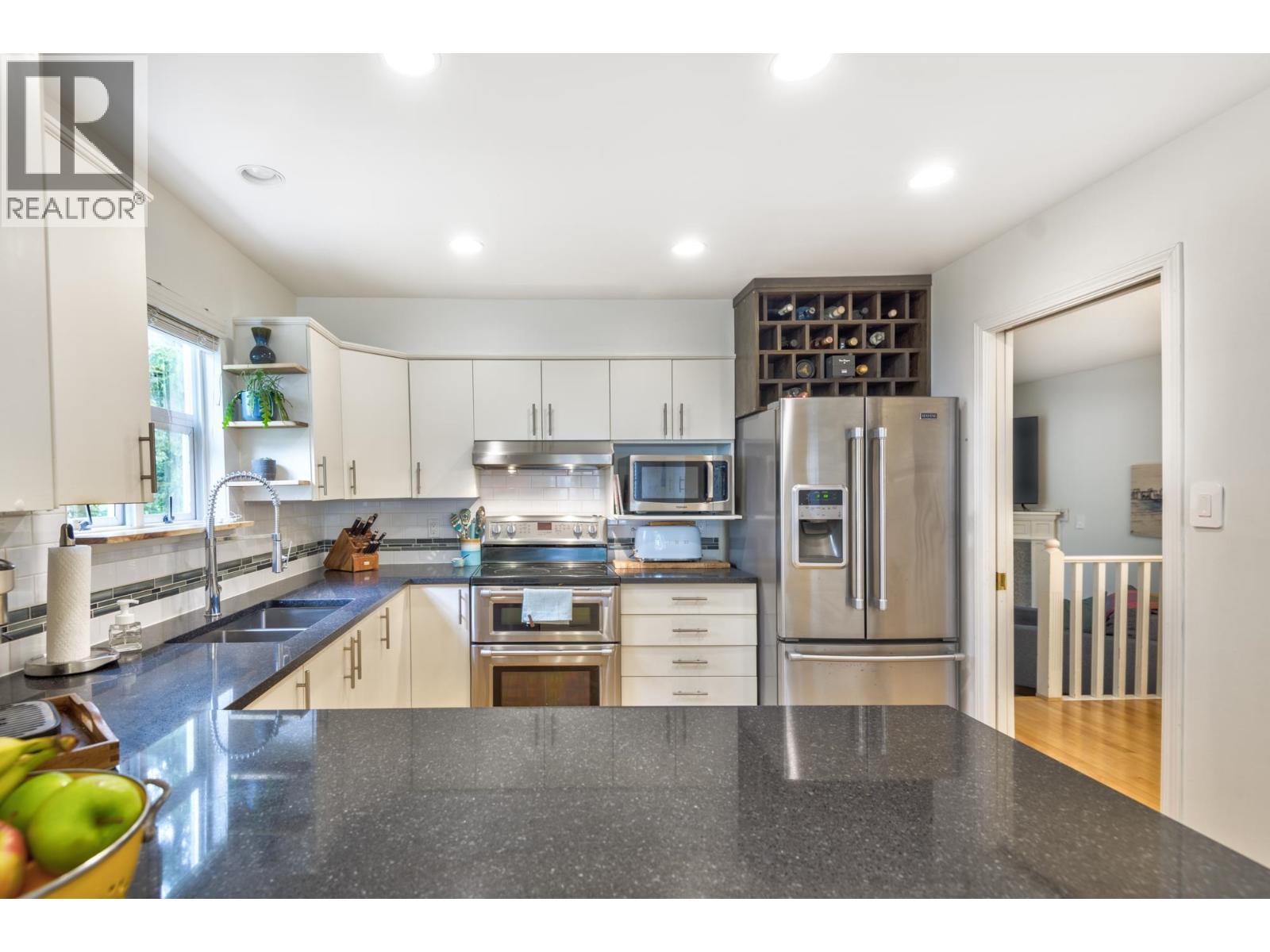 2 3939 Indian River Drive, North Vancouver, British Columbia  V7G 2P5 - Photo 8 - R3121832