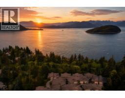 8725 SEASCAPE DRIVE, West Vancouver, British Columbia