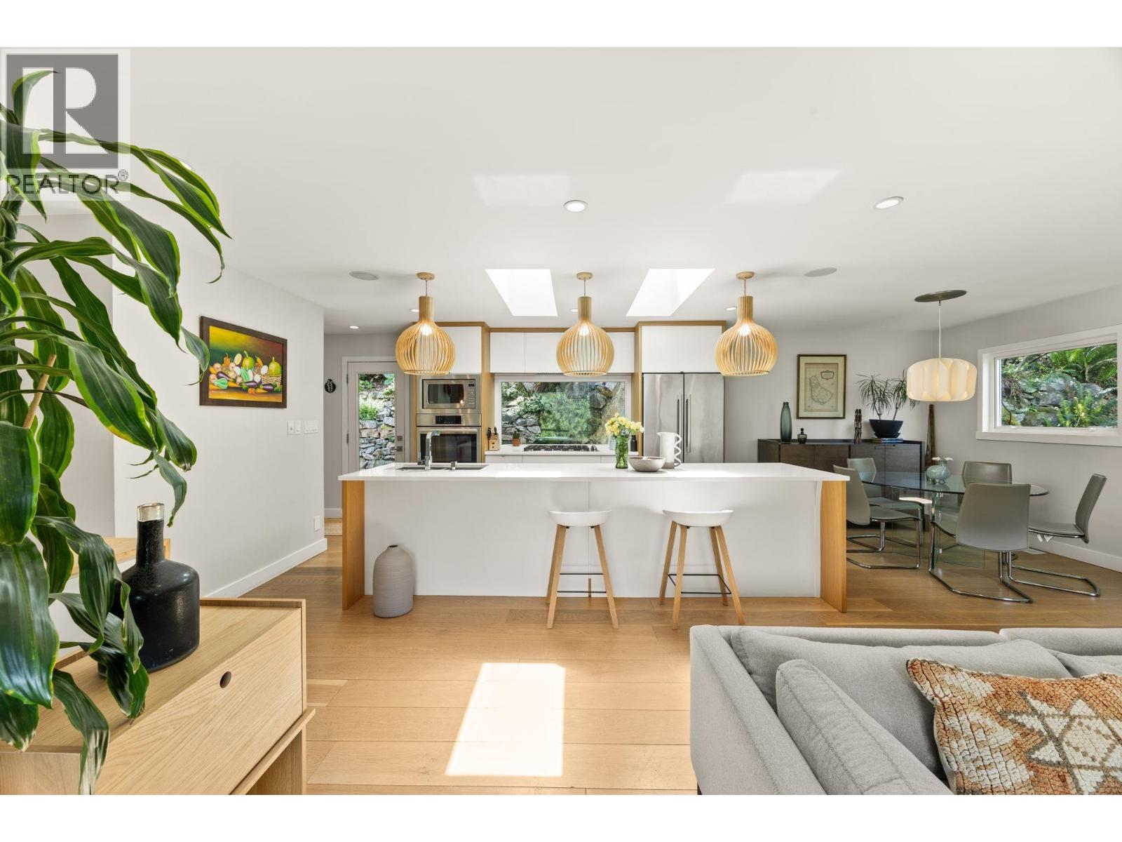 5566 Gallagher Place, West Vancouver, British Columbia  V7W 1N9 - Photo 3 - R3121847