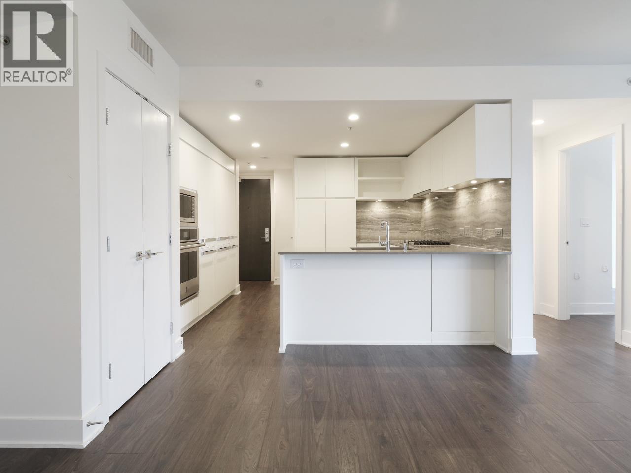 807 450 WESTVIEW STREET, Coquitlam, British Columbia