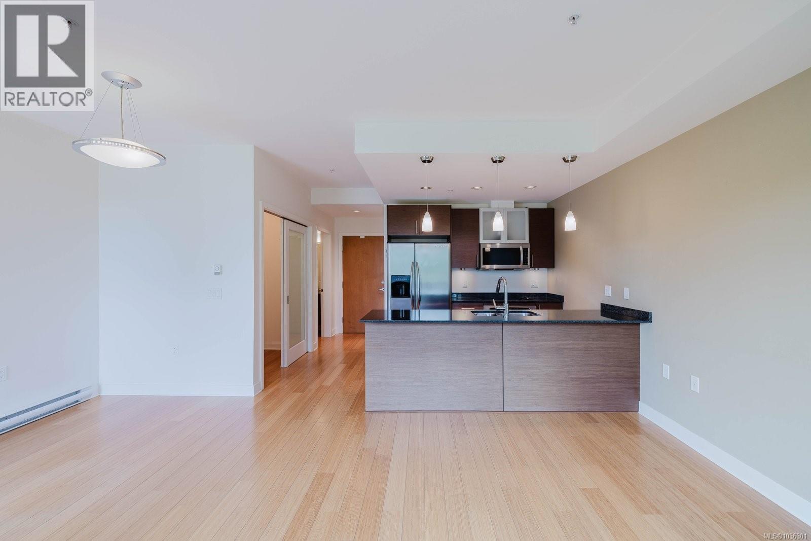 203 3614 Richmond Rd, Saanich, British Columbia  V8P 4R5 - Photo 10 - 1036301