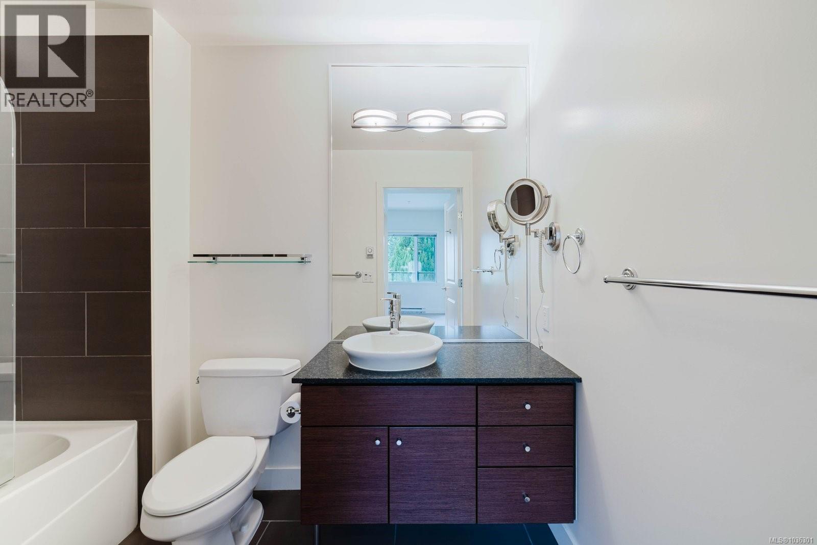 203 3614 Richmond Rd, Saanich, British Columbia  V8P 4R5 - Photo 18 - 1036301