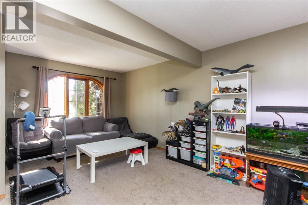 16 Davis Close, Red Deer, Alberta  T4R 2L4 - Photo 2 - A2309136