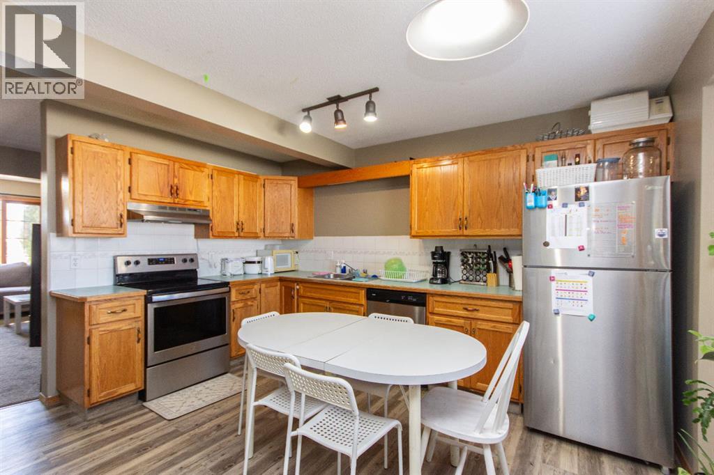 16 Davis Close, Red Deer, Alberta  T4R 2L4 - Photo 4 - A2309136