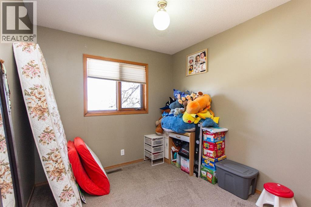 16 Davis Close, Red Deer, Alberta  T4R 2L4 - Photo 6 - A2309136