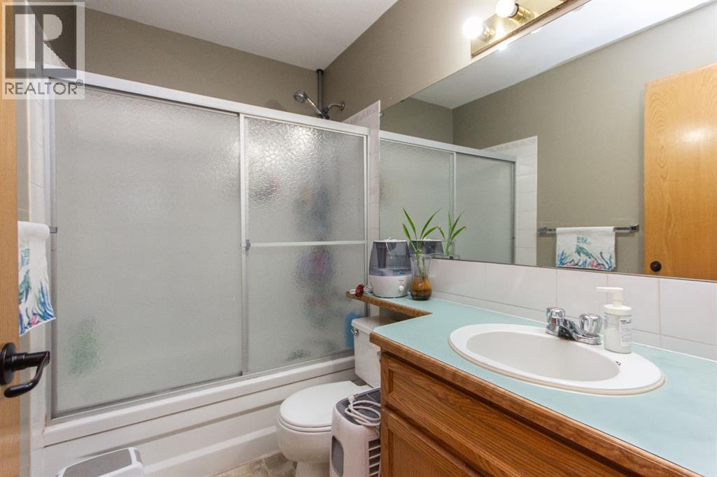 16 Davis Close, Red Deer, Alberta  T4R 2L4 - Photo 8 - A2309136