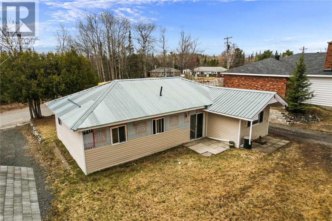 14 Pine Street, Onaping, Ontario  P0M 2R0 - Photo 4 - 2127635