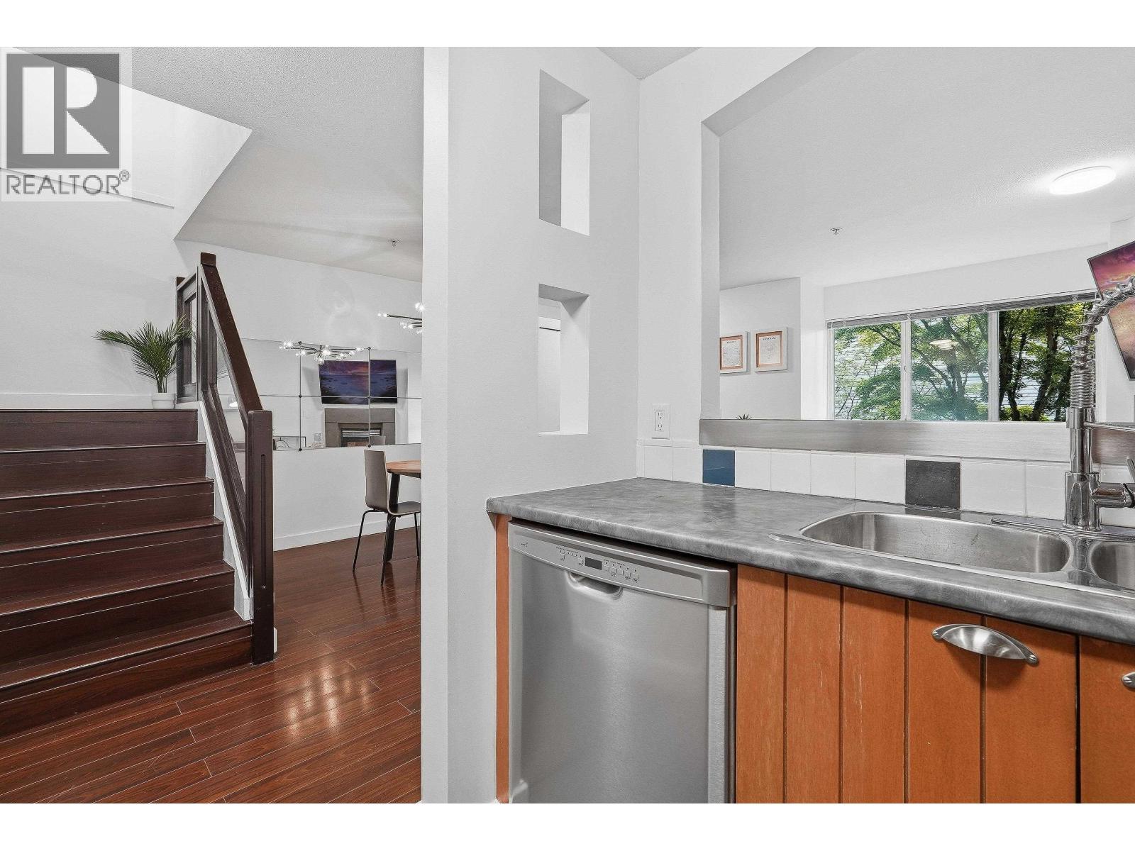 7327 Magnolia Terrace, Burnaby, British Columbia  V5E 4M3 - Photo 11 - R3121870