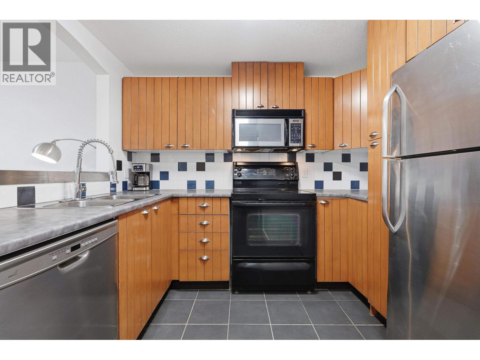 7327 Magnolia Terrace, Burnaby, British Columbia  V5E 4M3 - Photo 9 - R3121870