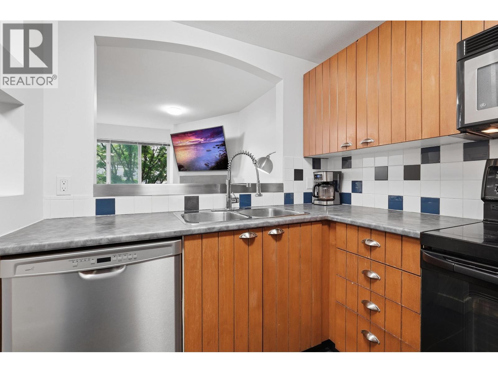 7327 Magnolia Terrace, Burnaby, British Columbia  V5E 4M3 - Photo 10 - R3121870