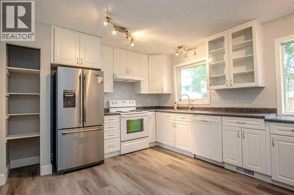 150 Leigh Crescent, Fort Mcmurray, Alberta  T9K 1K6 - Photo 5 - A2309819