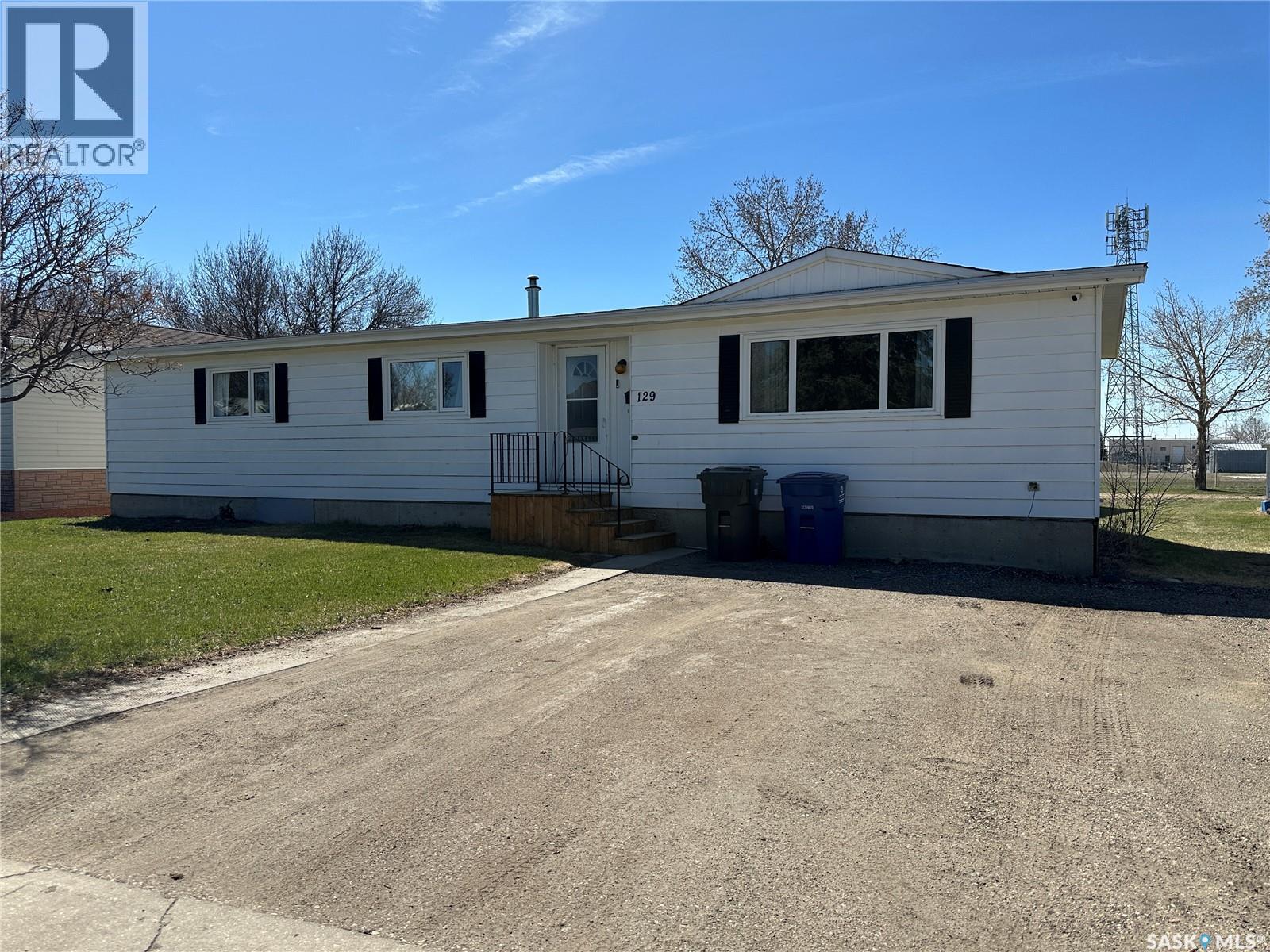 129 Laing Crescent, Weyburn, Saskatchewan  S4H 2R8 - Photo 1 - SK035578