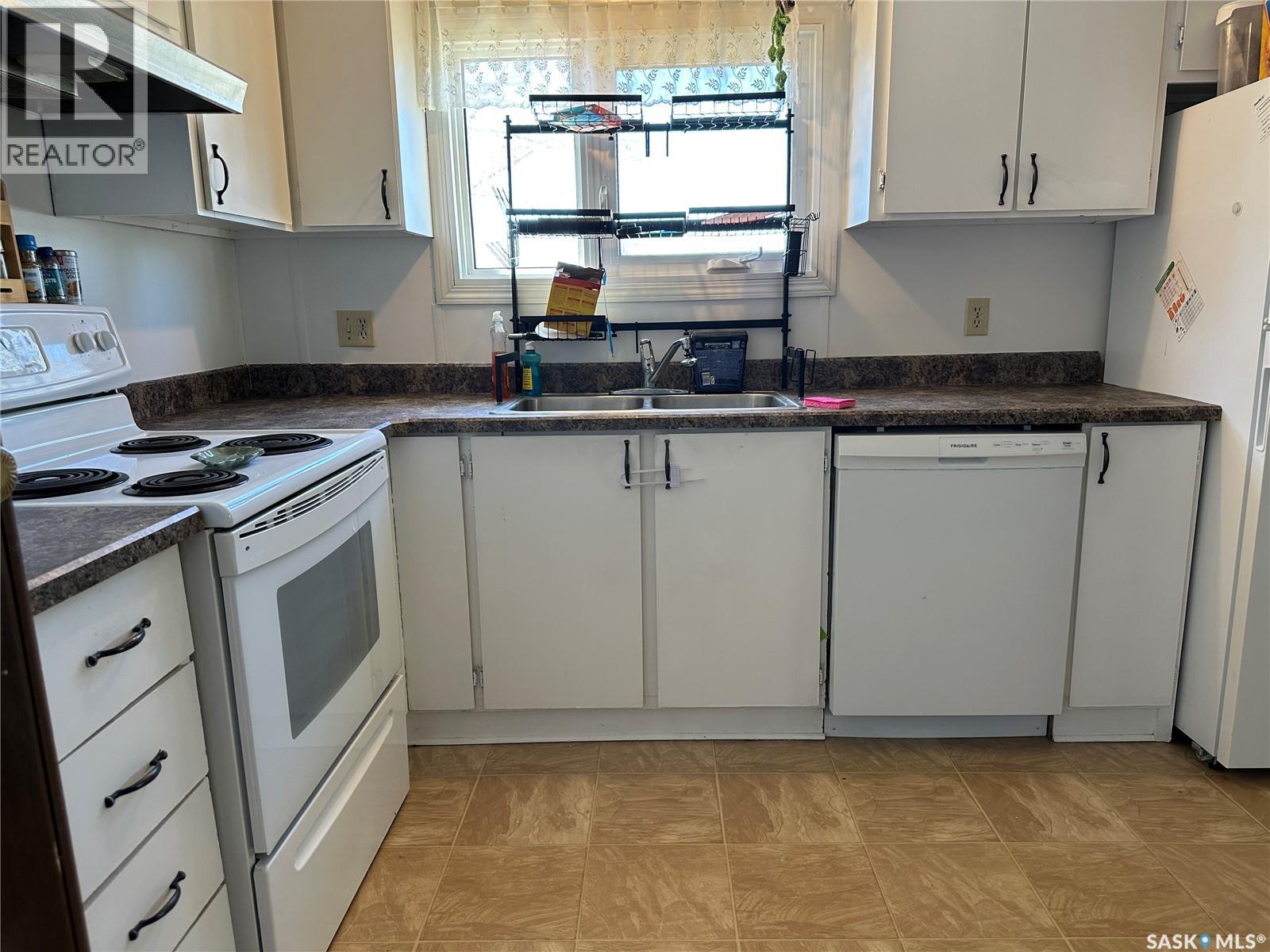 129 Laing Crescent, Weyburn, Saskatchewan  S4H 2R8 - Photo 10 - SK035578