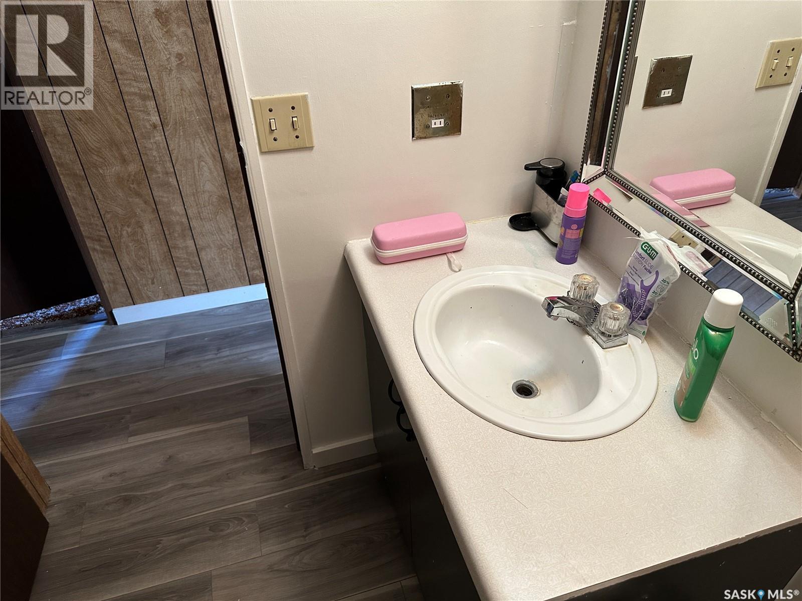 129 Laing Crescent, Weyburn, Saskatchewan  S4H 2R8 - Photo 18 - SK035578