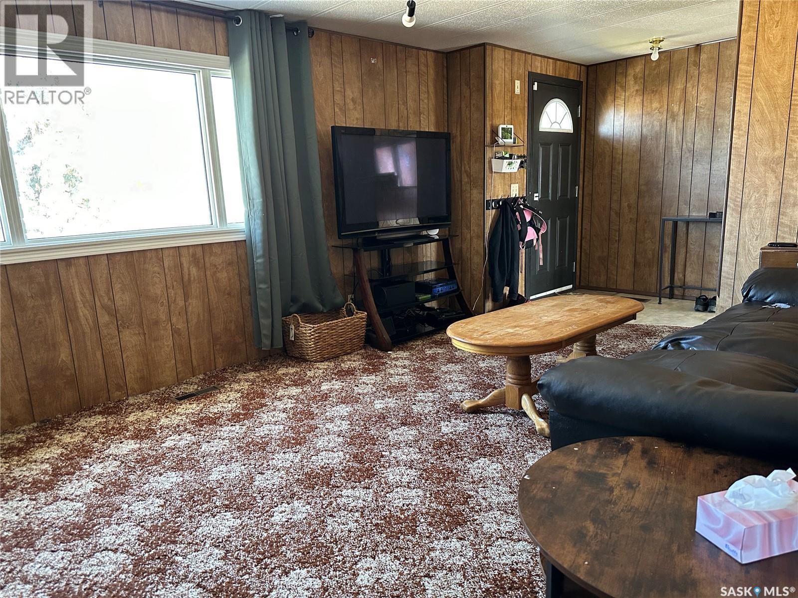 129 Laing Crescent, Weyburn, Saskatchewan  S4H 2R8 - Photo 4 - SK035578