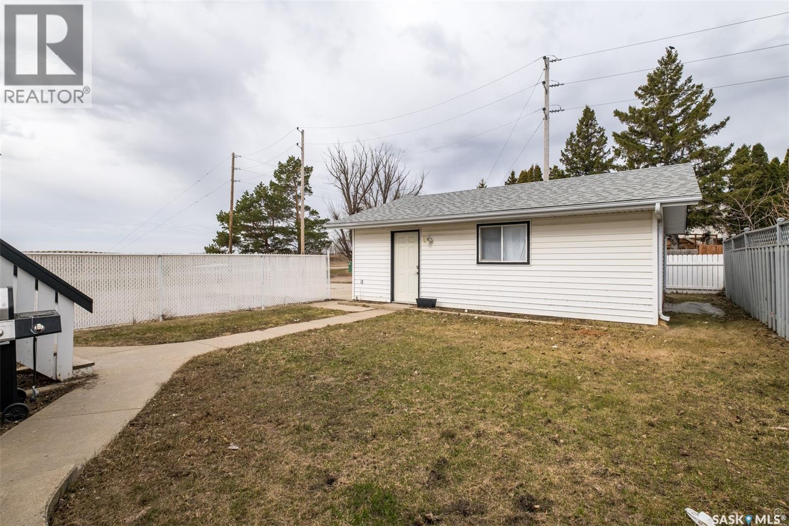 3367 15th Avenue E, Prince Albert, Saskatchewan  S6V 7V3 - Photo 26 - SK035572