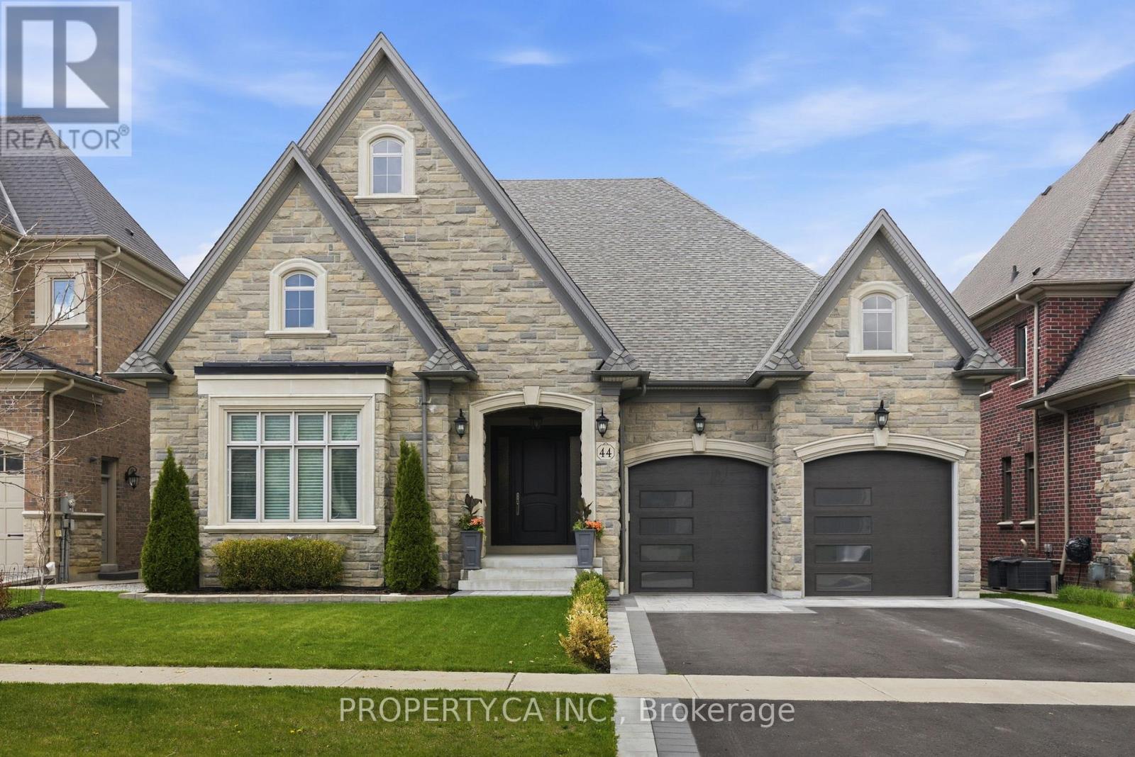 44 HOGAN COURT, King, Ontario