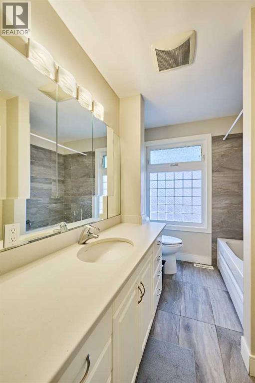 2940 Blakiston Drive NW, Calgary, Alberta  T2L 1L6 - Photo 21 - A2307557