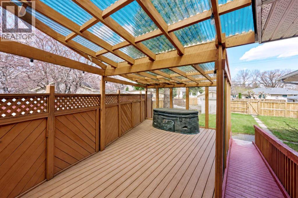 2940 Blakiston Drive NW, Calgary, Alberta  T2L 1L6 - Photo 32 - A2307557