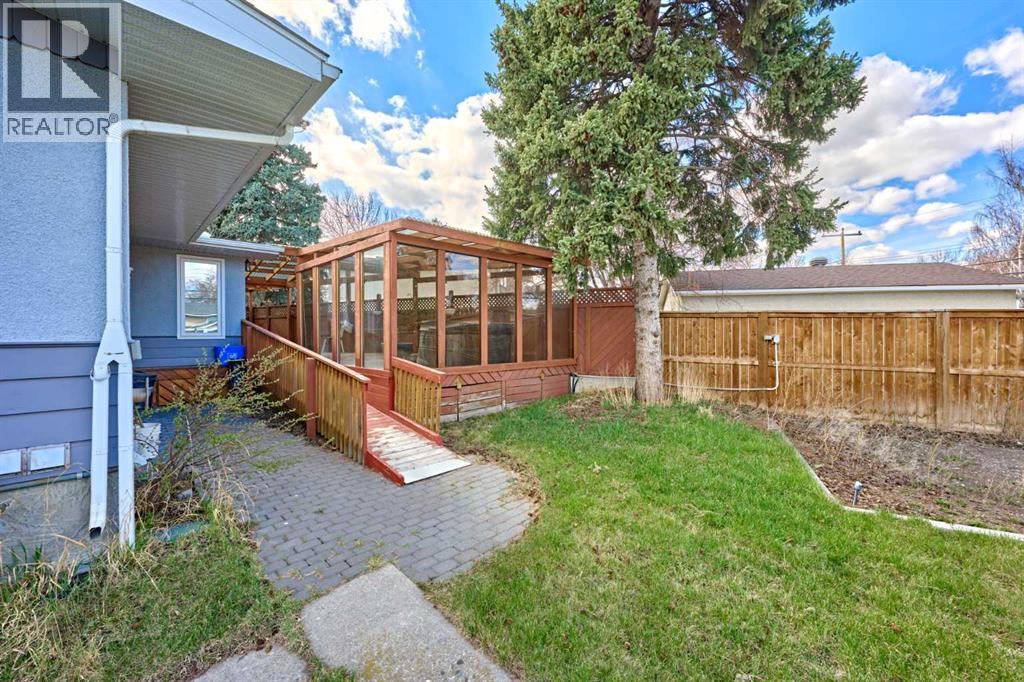 2940 Blakiston Drive NW, Calgary, Alberta  T2L 1L6 - Photo 34 - A2307557