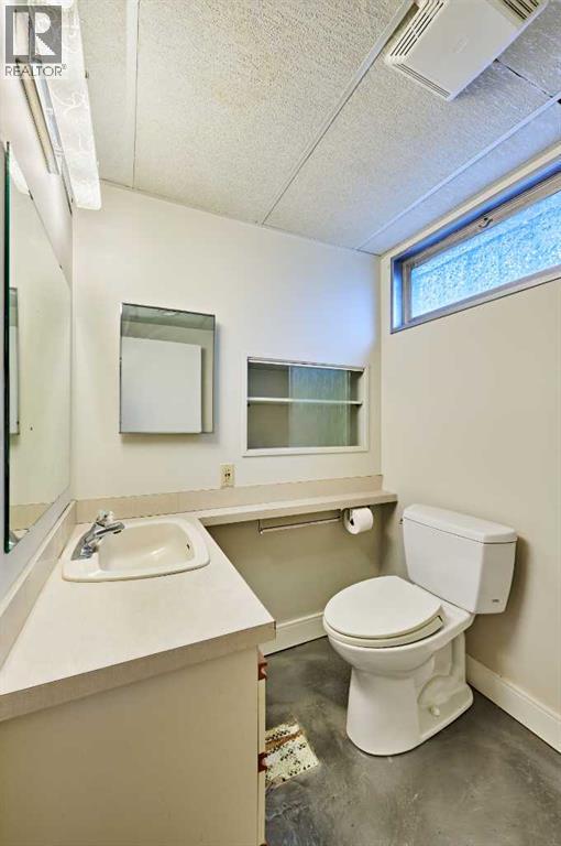2940 Blakiston Drive NW, Calgary, Alberta  T2L 1L6 - Photo 30 - A2307557