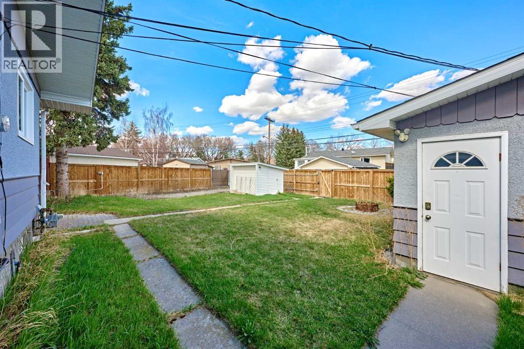 2940 Blakiston Drive NW, Calgary, Alberta  T2L 1L6 - Photo 35 - A2307557