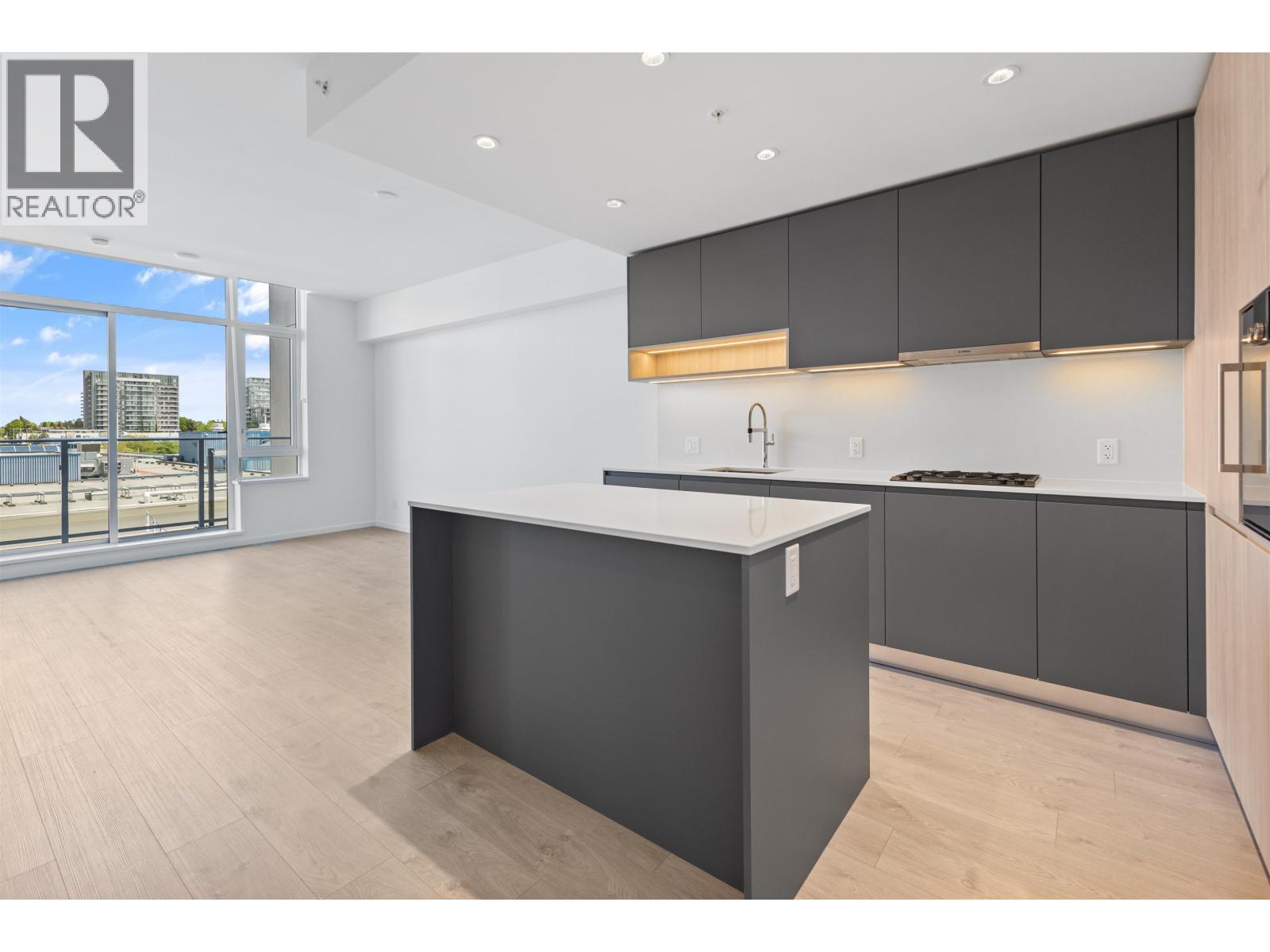 301 6200 Minoru Boulevard, Richmond, British Columbia  V6Y 0M9 - Photo 2 - R3084932