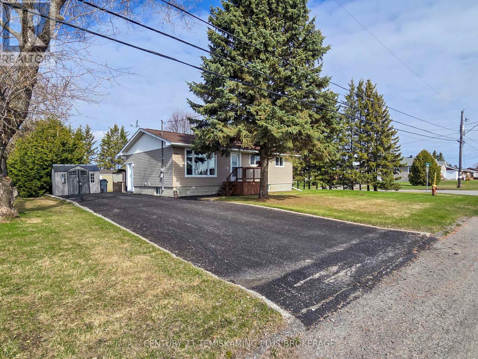 254 Laurette Street, Temiskaming Shores, Ontario  P0J 1P0 - Photo 1 - T13112144