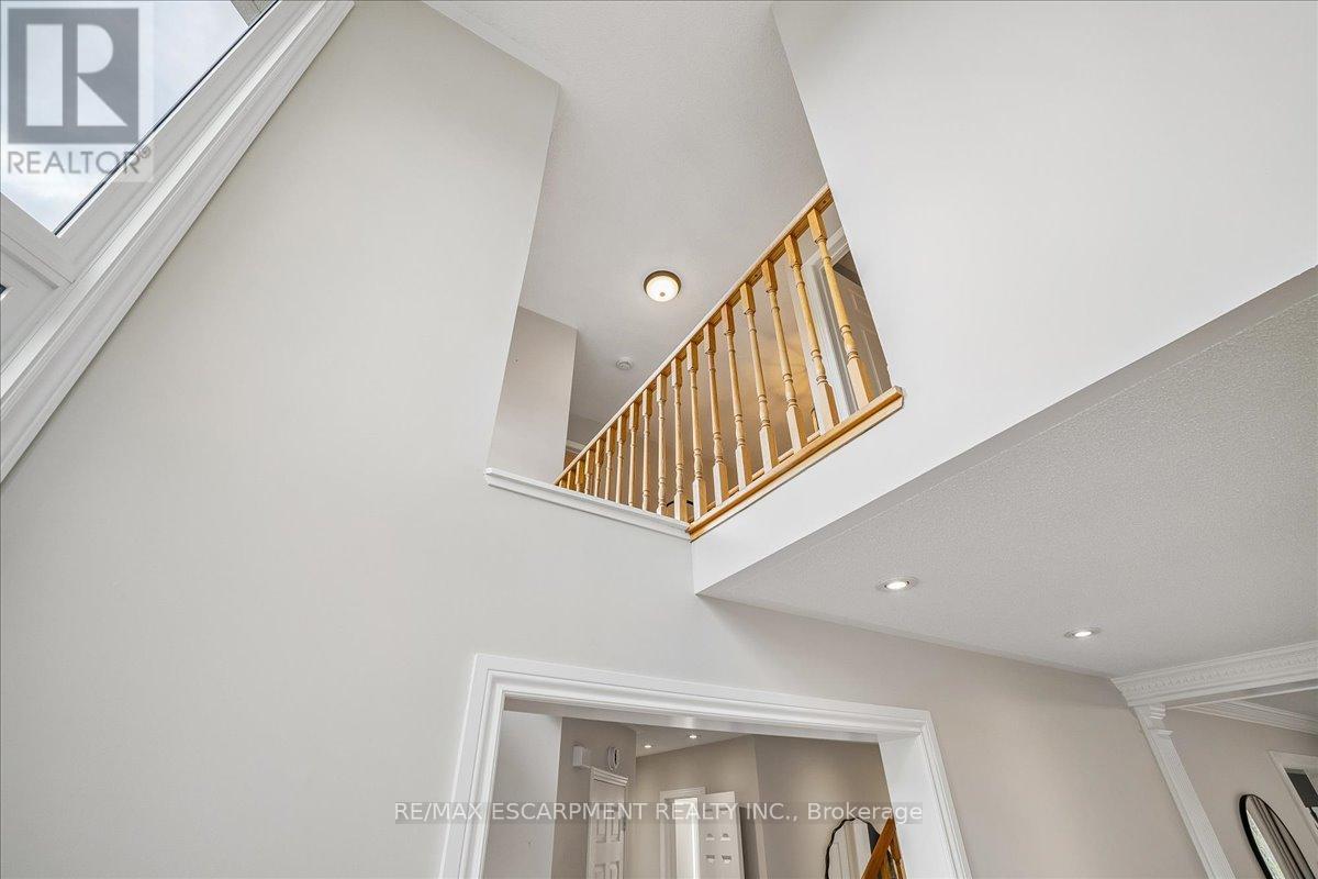 1257 Mccraney Street E, Oakville, Ontario  L6H 3A3 - Photo 14 - W13111828