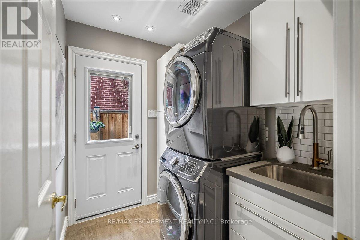 1257 Mccraney Street E, Oakville, Ontario  L6H 3A3 - Photo 23 - W13111828