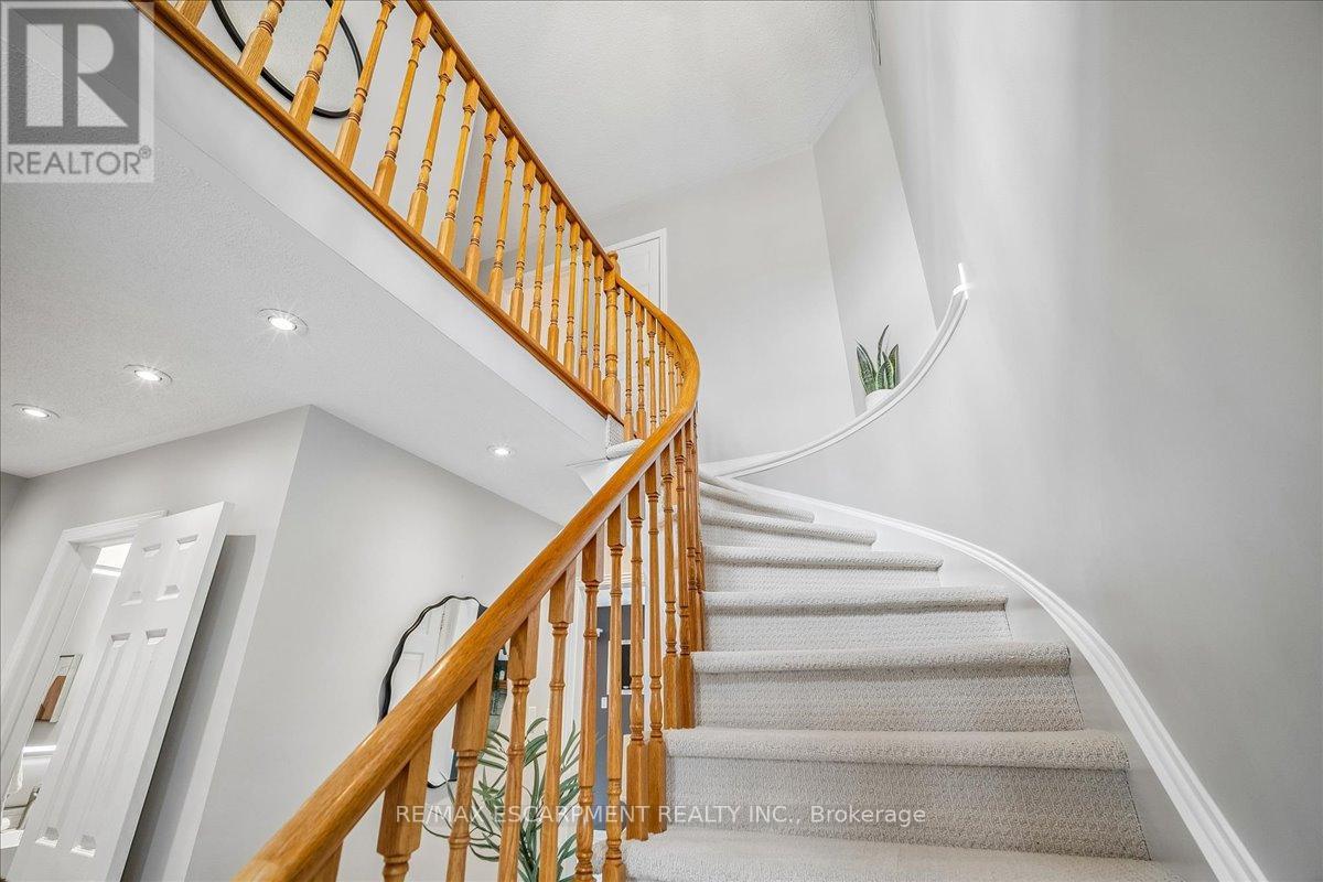 1257 Mccraney Street E, Oakville, Ontario  L6H 3A3 - Photo 25 - W13111828