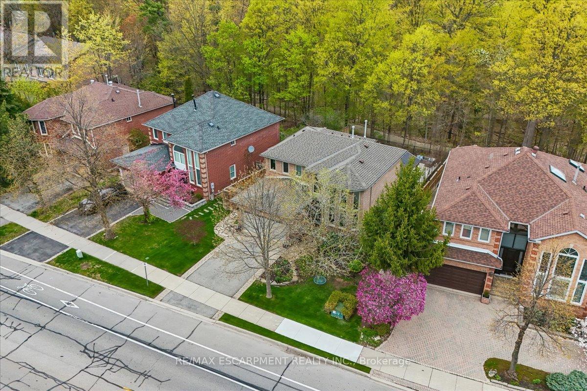 1257 Mccraney Street E, Oakville, Ontario  L6H 3A3 - Photo 3 - W13111828