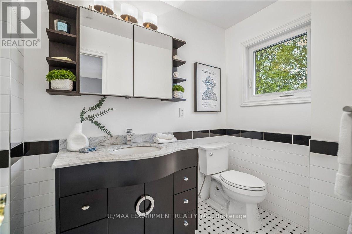 1257 Mccraney Street E, Oakville, Ontario  L6H 3A3 - Photo 31 - W13111828