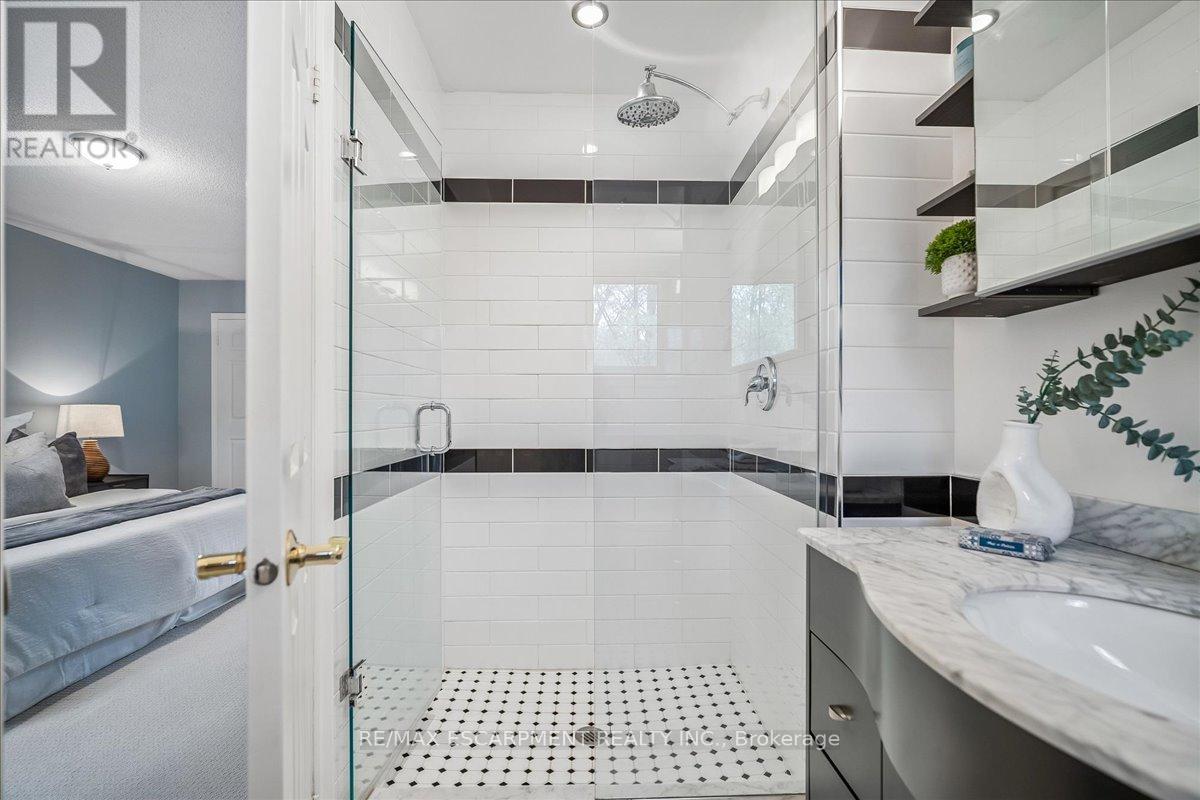 1257 Mccraney Street E, Oakville, Ontario  L6H 3A3 - Photo 32 - W13111828