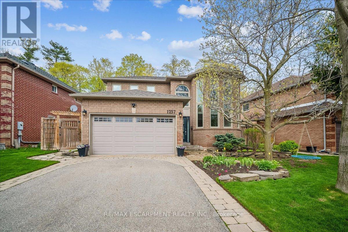 1257 Mccraney Street E, Oakville, Ontario  L6H 3A3 - Photo 6 - W13111828