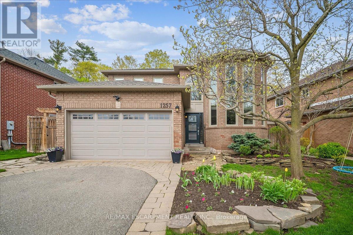 1257 Mccraney Street E, Oakville, Ontario  L6H 3A3 - Photo 7 - W13111828