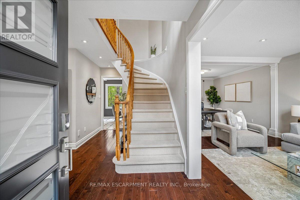 1257 Mccraney Street E, Oakville, Ontario  L6H 3A3 - Photo 9 - W13111828