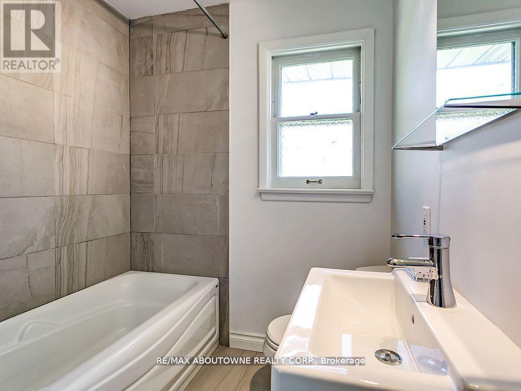 2067 Devon Road, Oakville, Ontario  L6J 2N1 - Photo 13 - W13111852