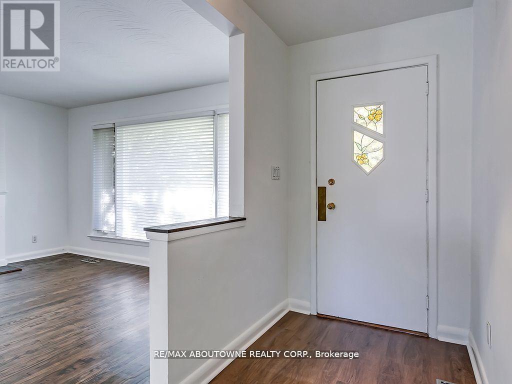 2067 Devon Road, Oakville, Ontario  L6J 2N1 - Photo 4 - W13111852