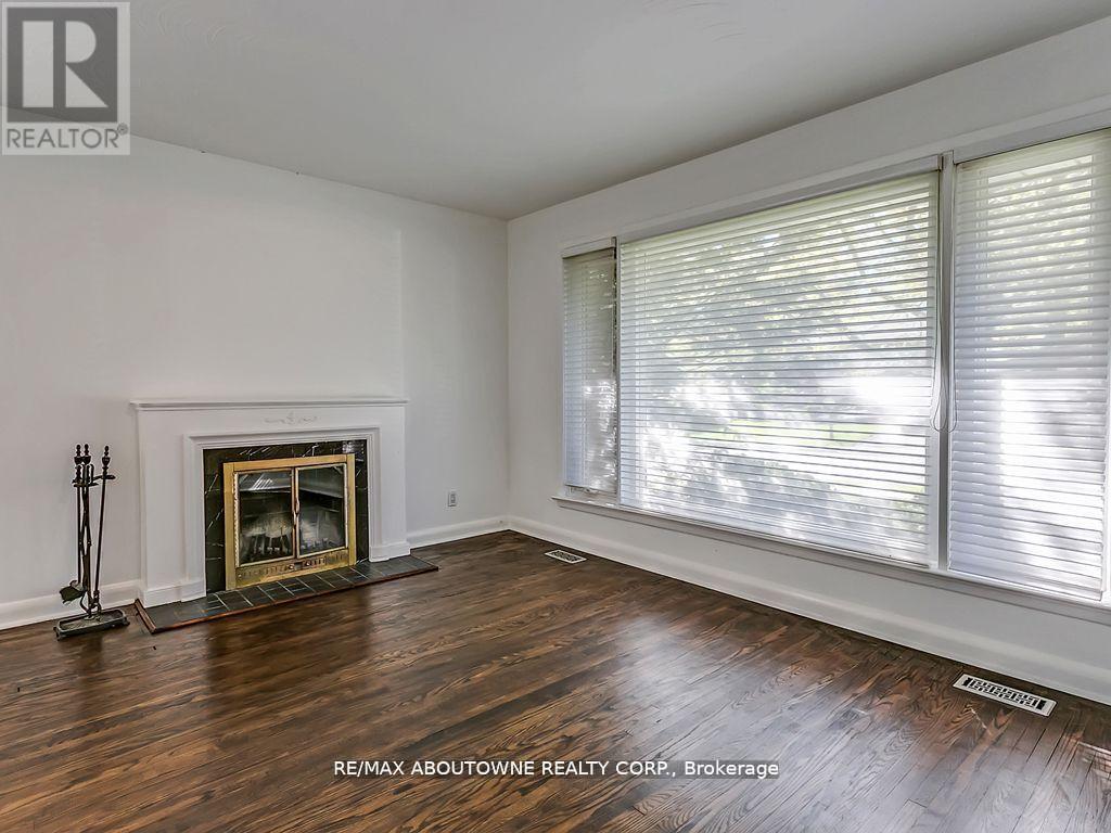 2067 Devon Road, Oakville, Ontario  L6J 2N1 - Photo 5 - W13111852