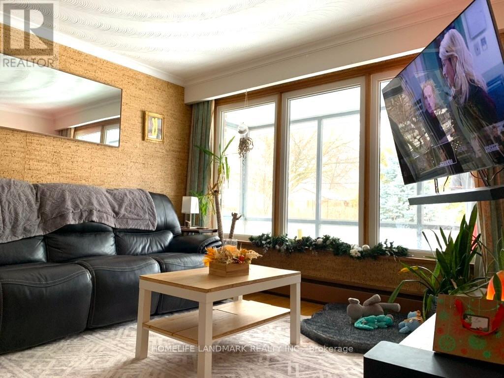 860 Francis Road, Burlington, Ontario  L7T 3Y2 - Photo 2 - W13111920