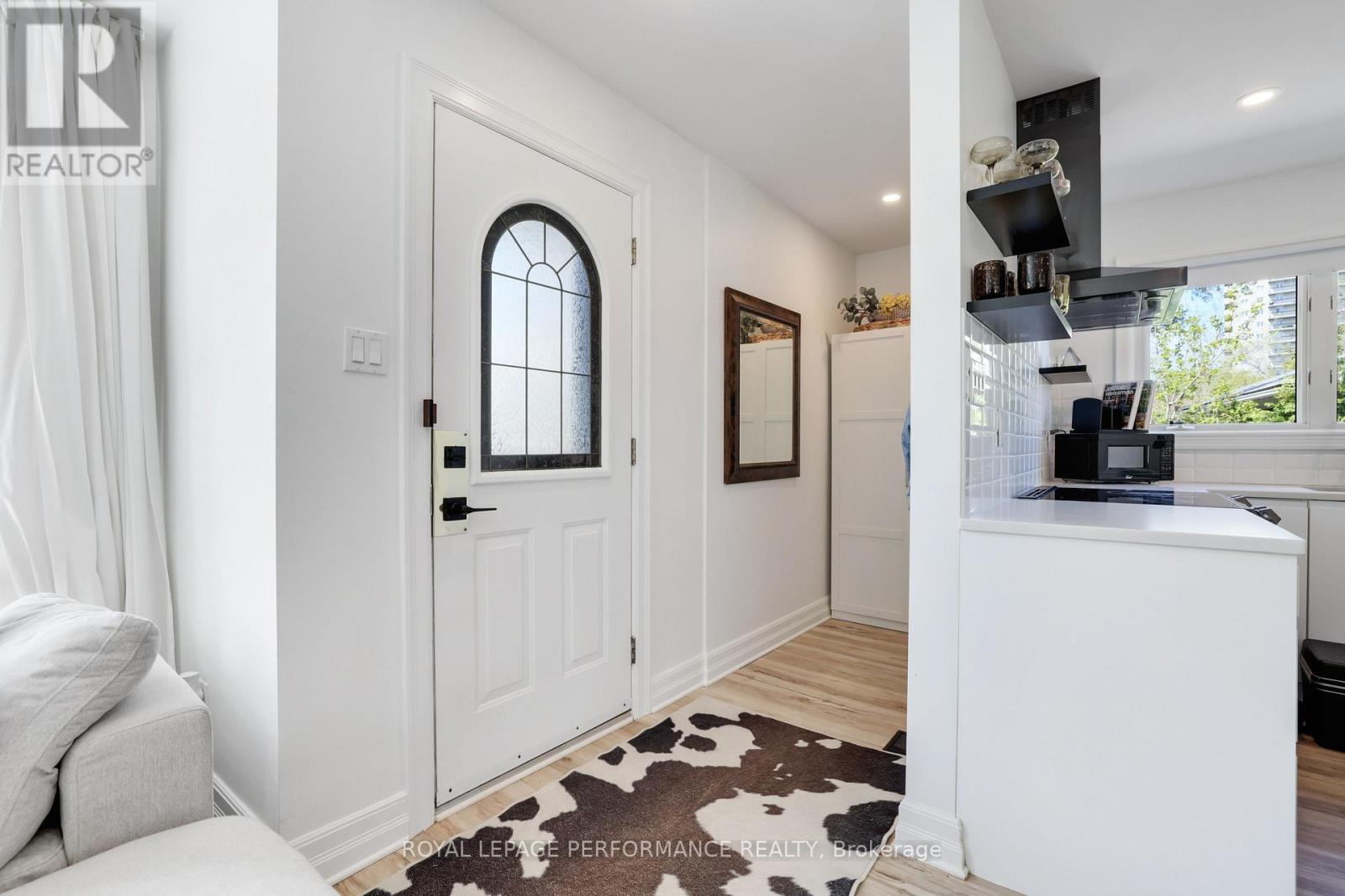 390 Maria Goretti Circle, Ottawa, Ontario  K1L 6S4 - Photo 4 - X13112312