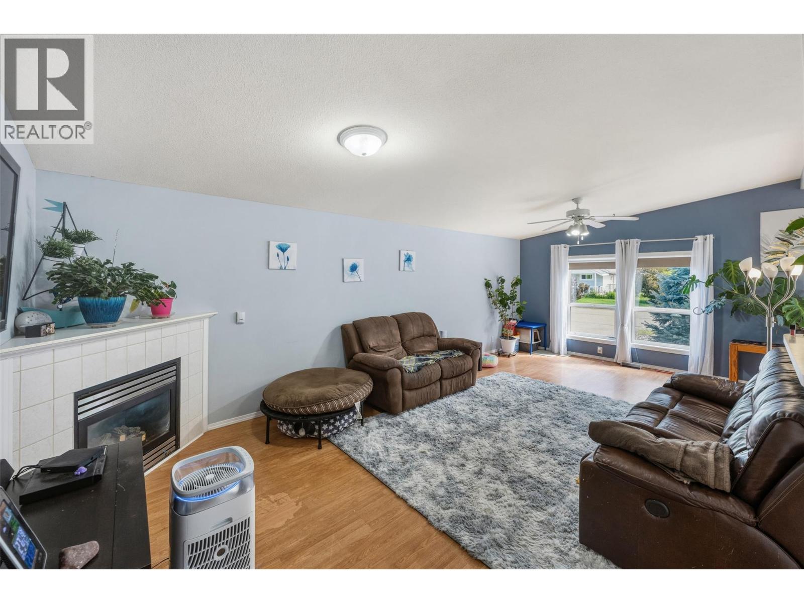 604 10th Avenue, Keremeos, British Columbia  V0X 1N3 - Photo 2 - 10386458