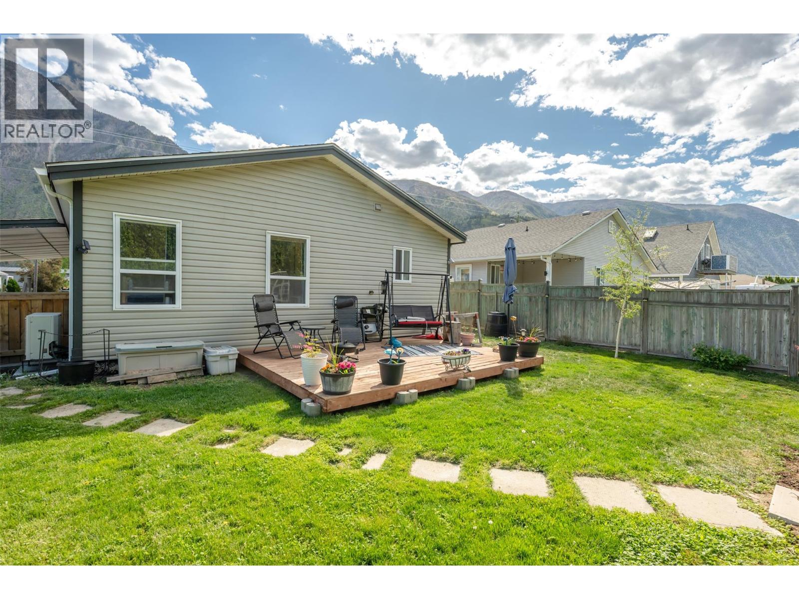604 10th Avenue, Keremeos, British Columbia  V0X 1N3 - Photo 40 - 10386458